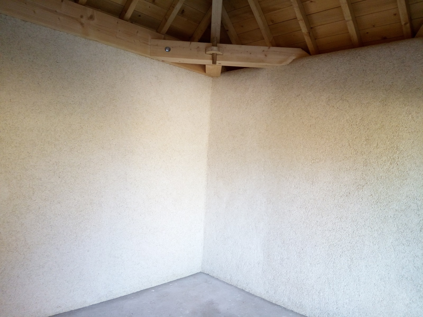 Enduit chaux/chanvre dans un pavillon Badigeons & Cie — free download